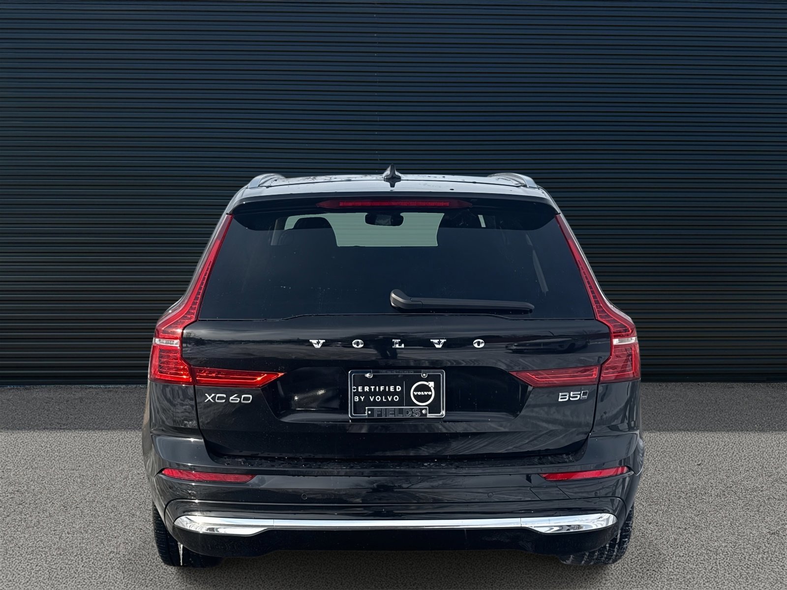 Certified 2023 Volvo XC60 B5 Plus w/ Climate Package image 6