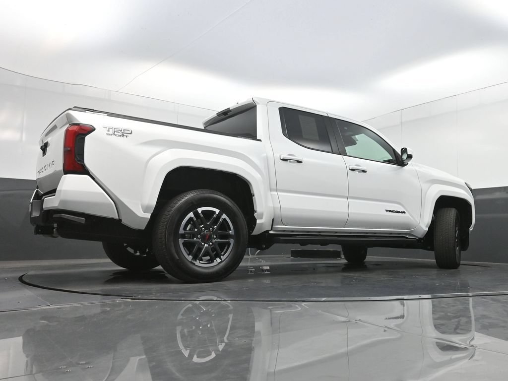 Used 2025 Toyota Tacoma TRD Sport AWD/4WD image 30