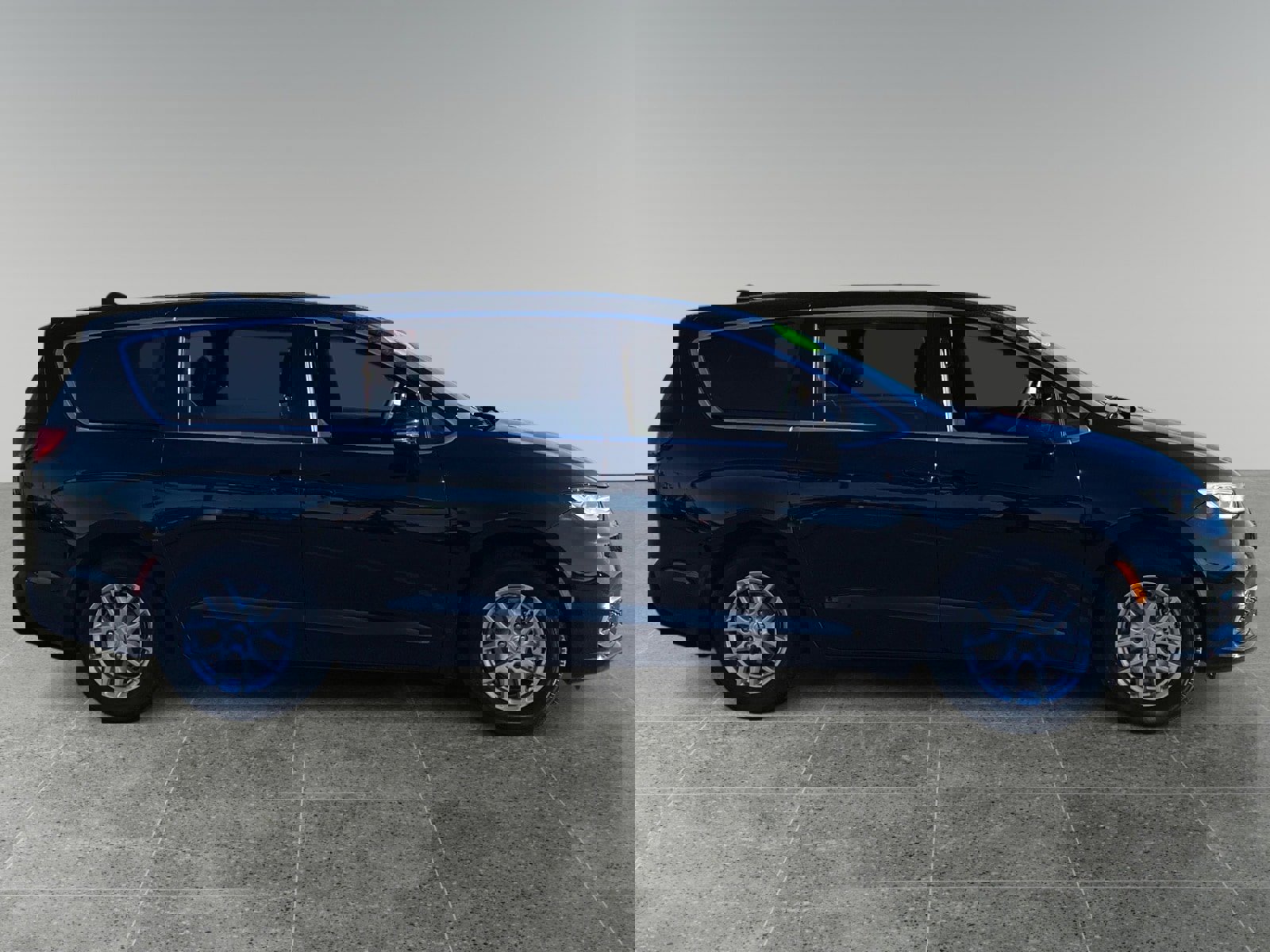 Used 2024 Chrysler Pacifica Touring image 6