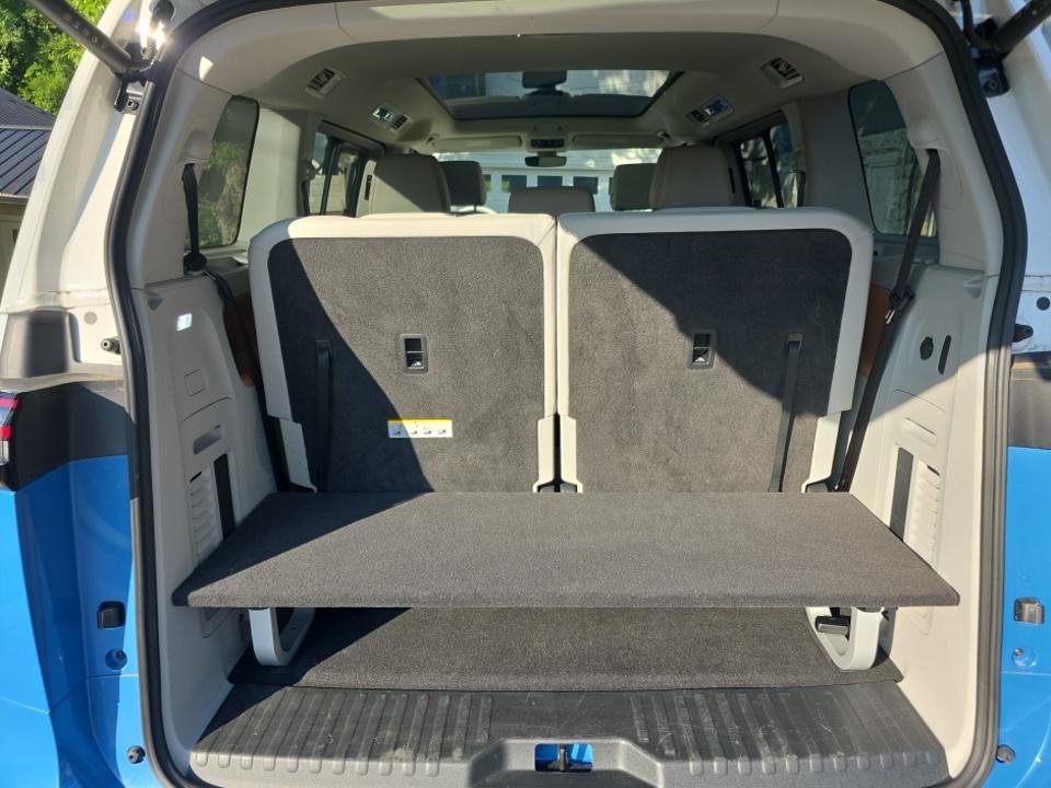 Certified 2025 Volkswagen ID. Buzz 1st Edition RWD image 5