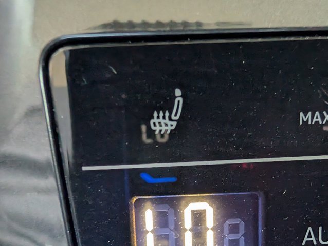 Used 2023 Volkswagen Tiguan SE image 19