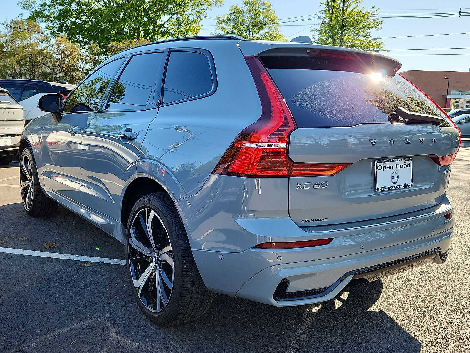 Certified 2024 Volvo XC60 B5 Ultimate w/ Protection Package Premier AWD/4WD image 4