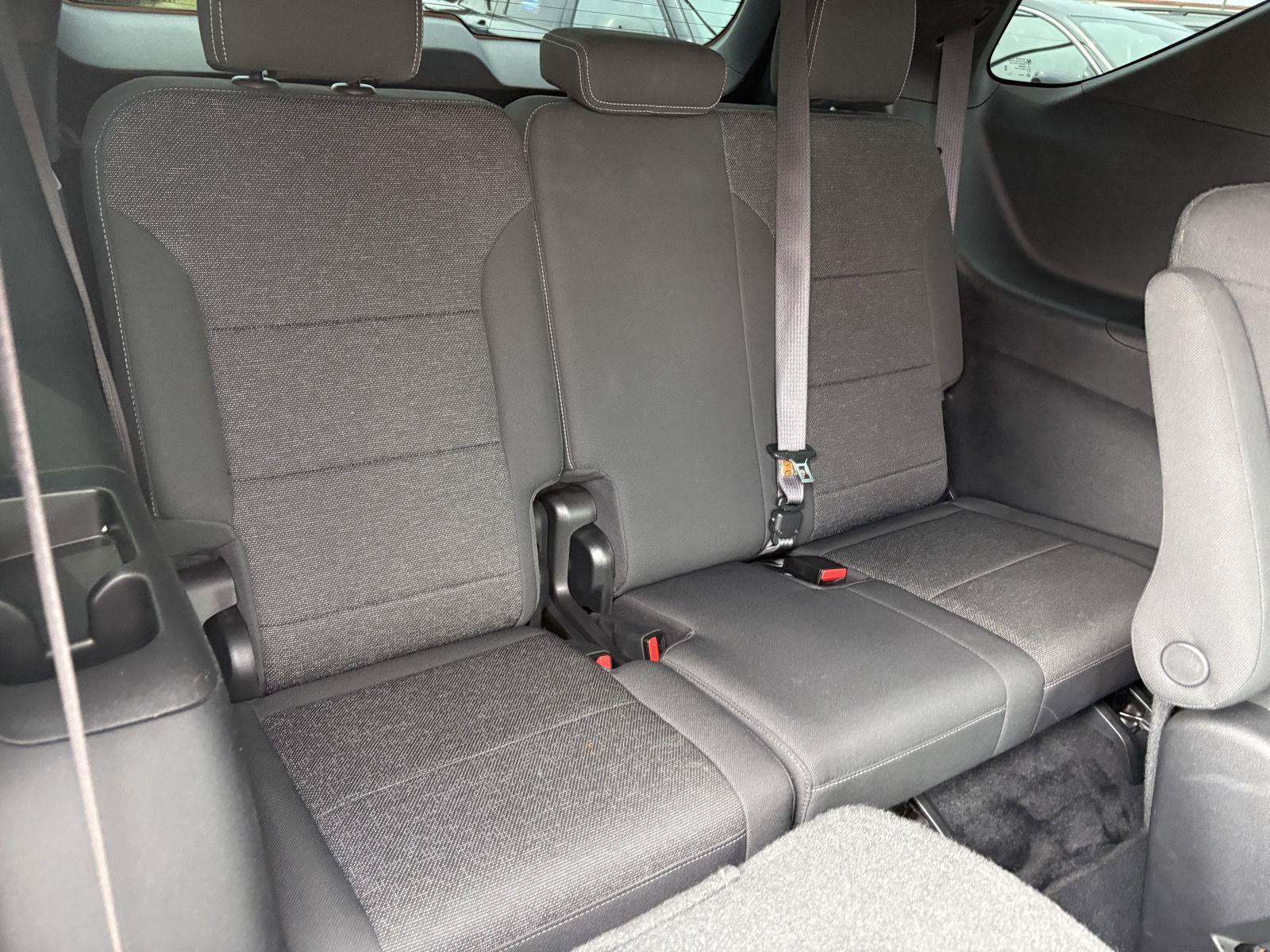 Used 2025 Chevrolet Traverse LT FWD image 18