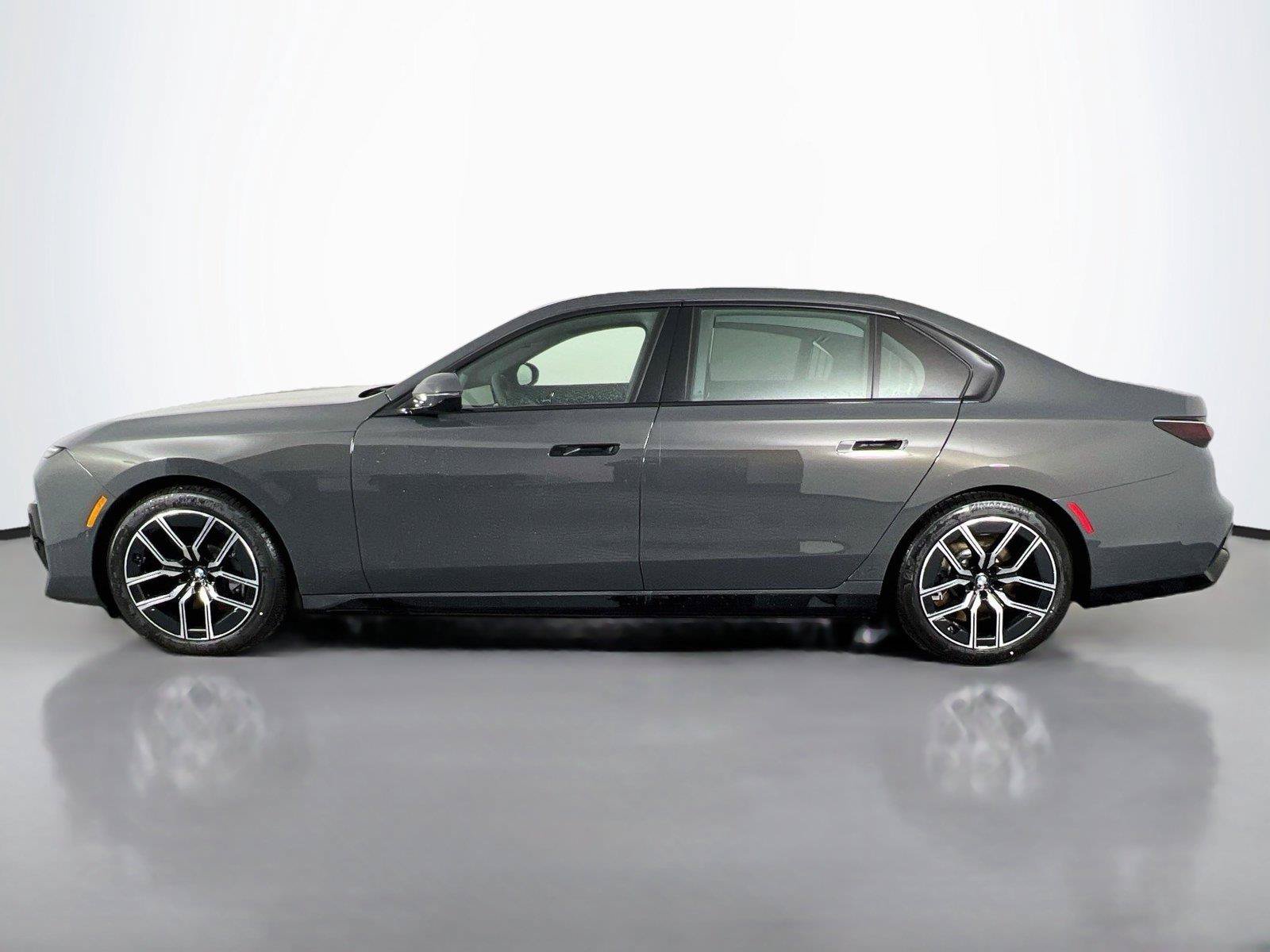 Used 2026 BMW 760i xDrive AWD/4WD image 3