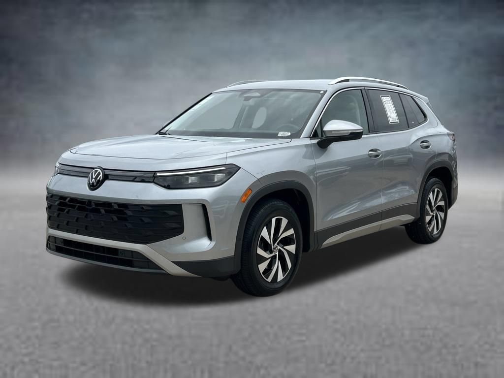 Certified 2025 Volkswagen Tiguan S FWD image 2