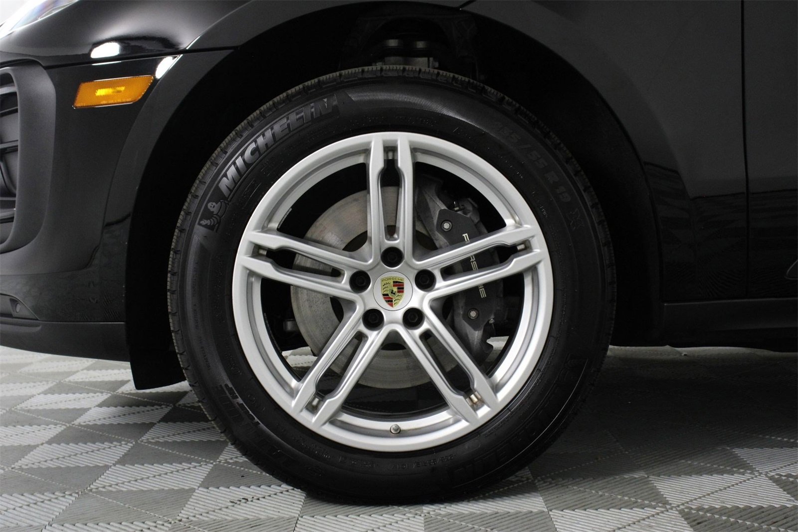 Used 2025 Porsche Macan image 30