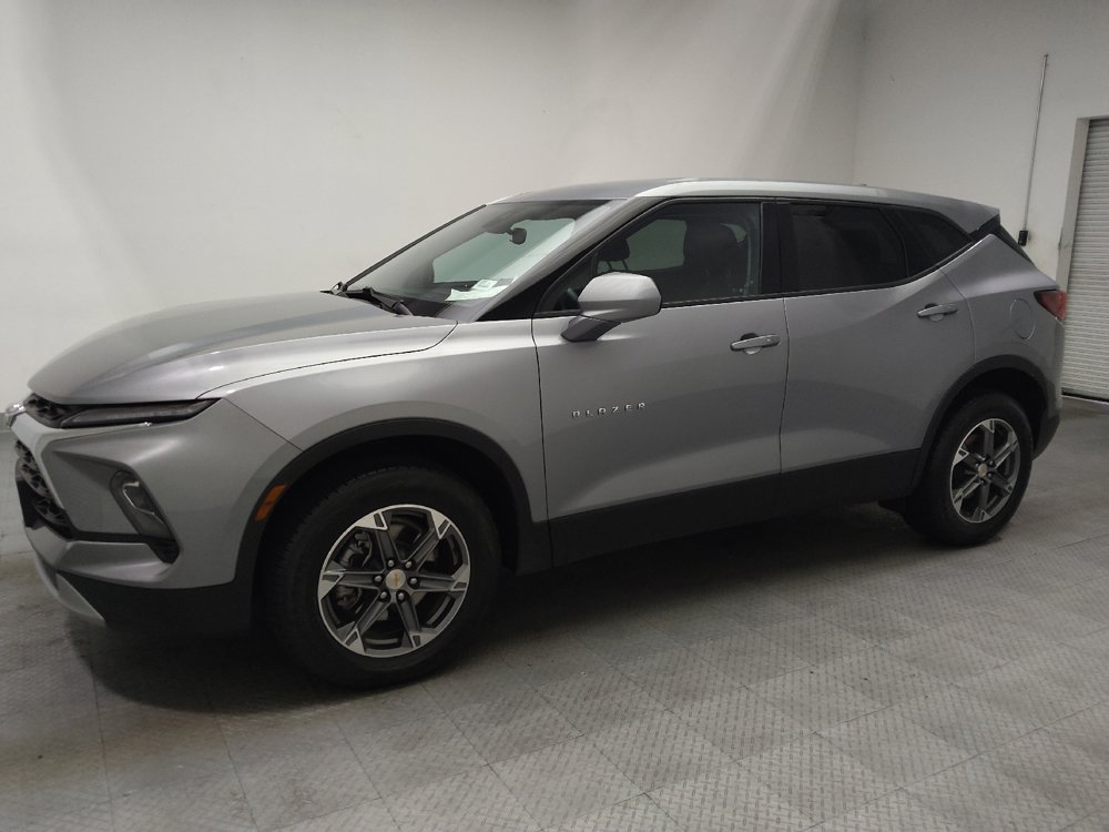 Used 2025 Chevrolet Blazer LT AWD/4WD image 2