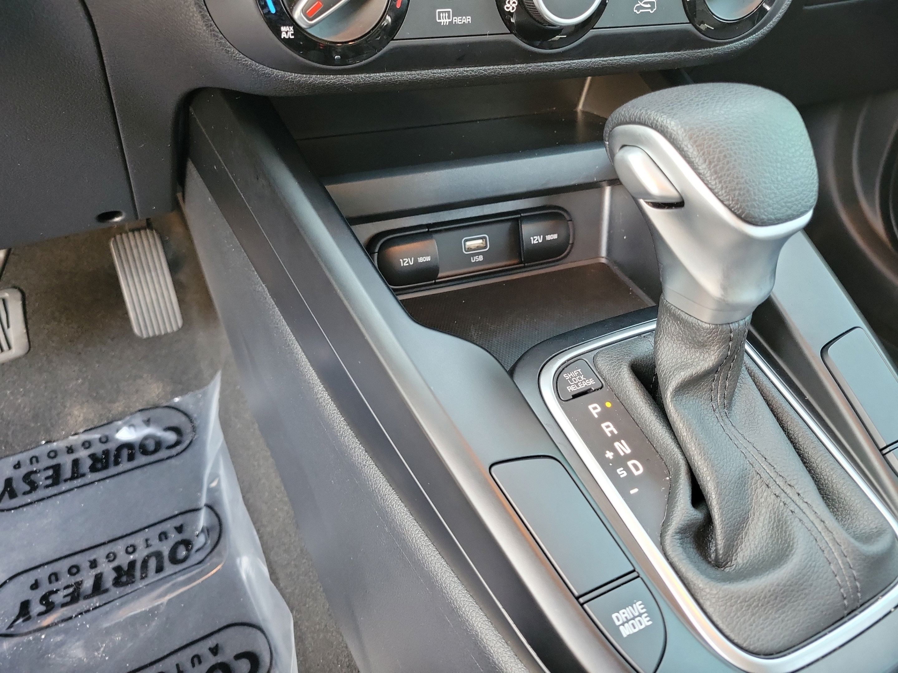 Certified 2025 Kia Soul LX w/ LX Technology Package FWD image 19