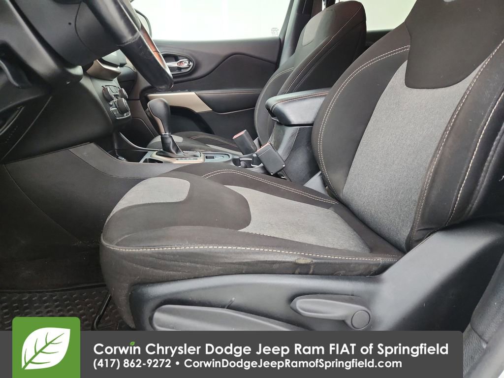 Used 2018 Jeep Cherokee Latitude w/ Cold Weather Group image 20