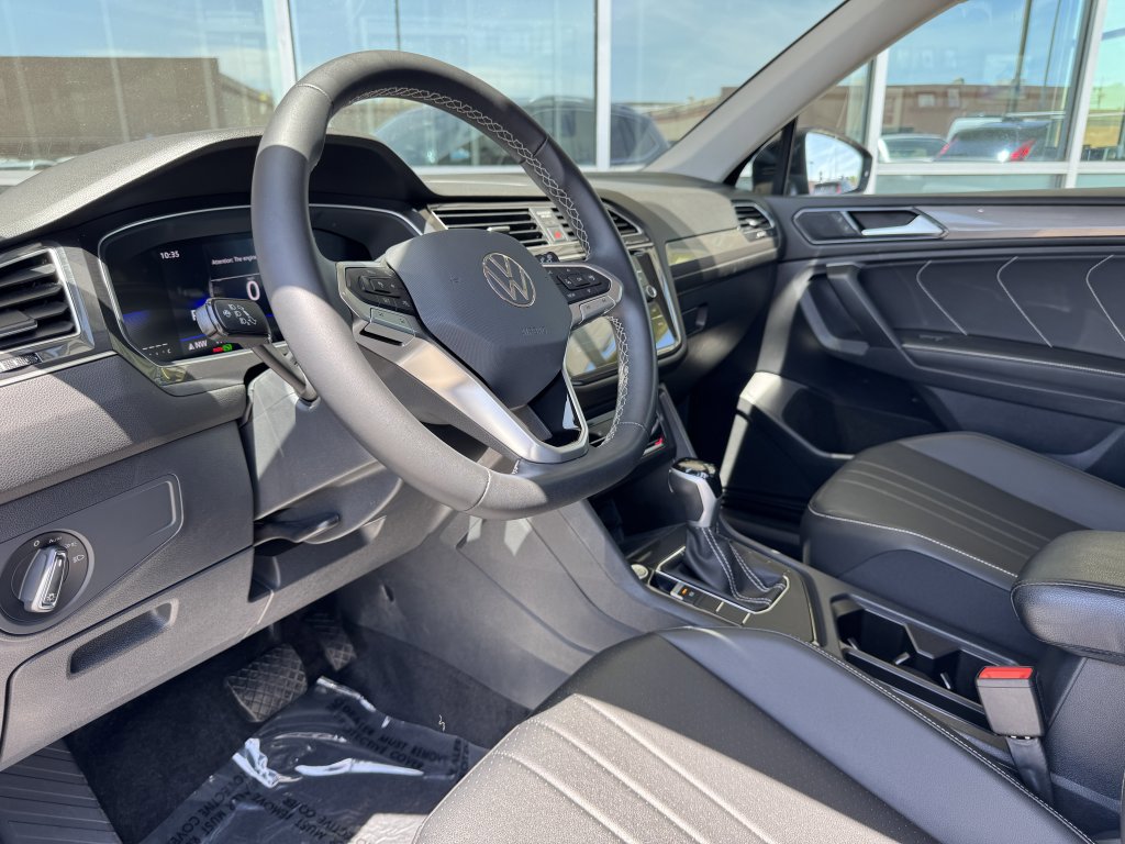 Used 2023 Volkswagen Tiguan SE image 32