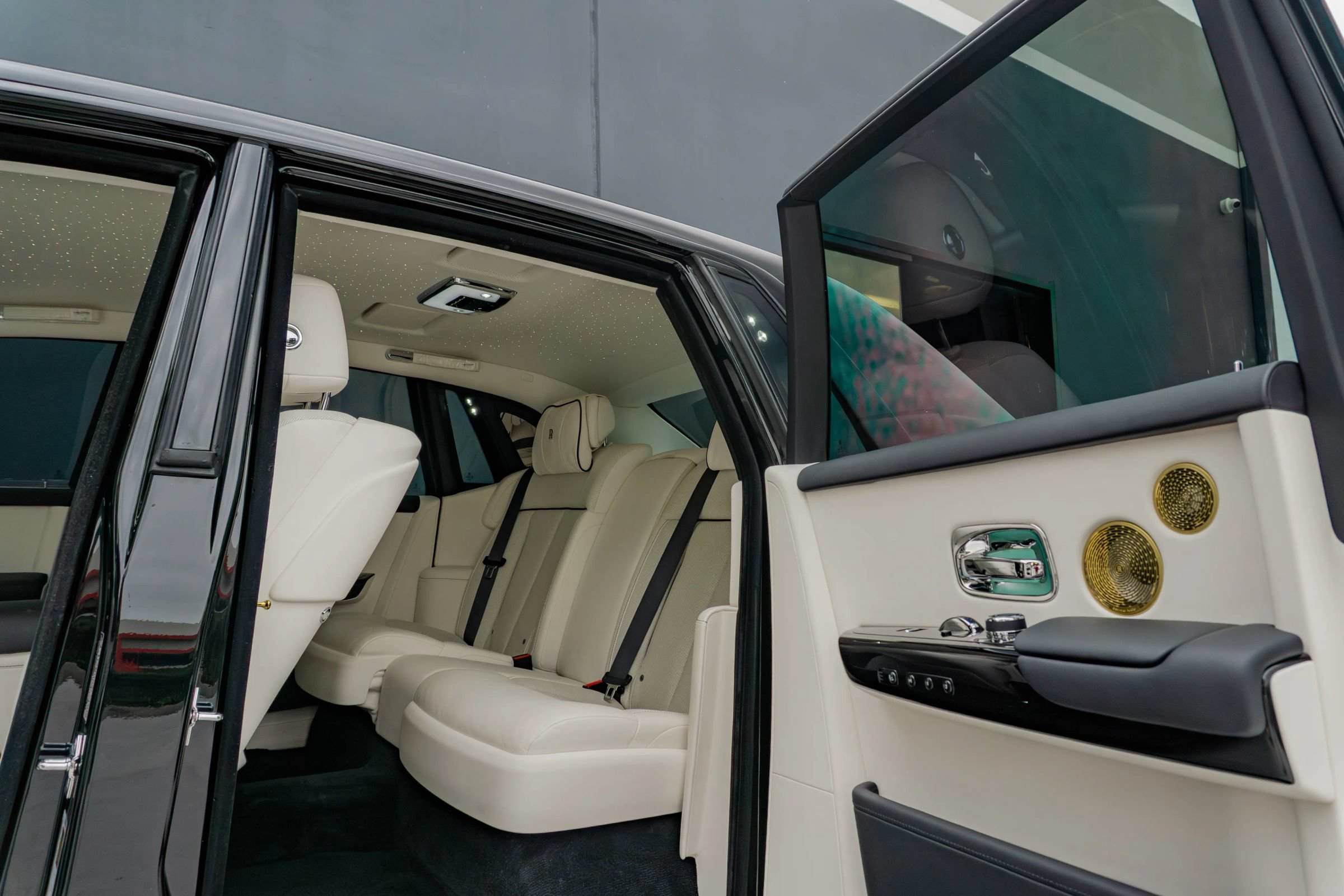 Used 2024 Rolls-Royce Phantom Sedan RWD image 10