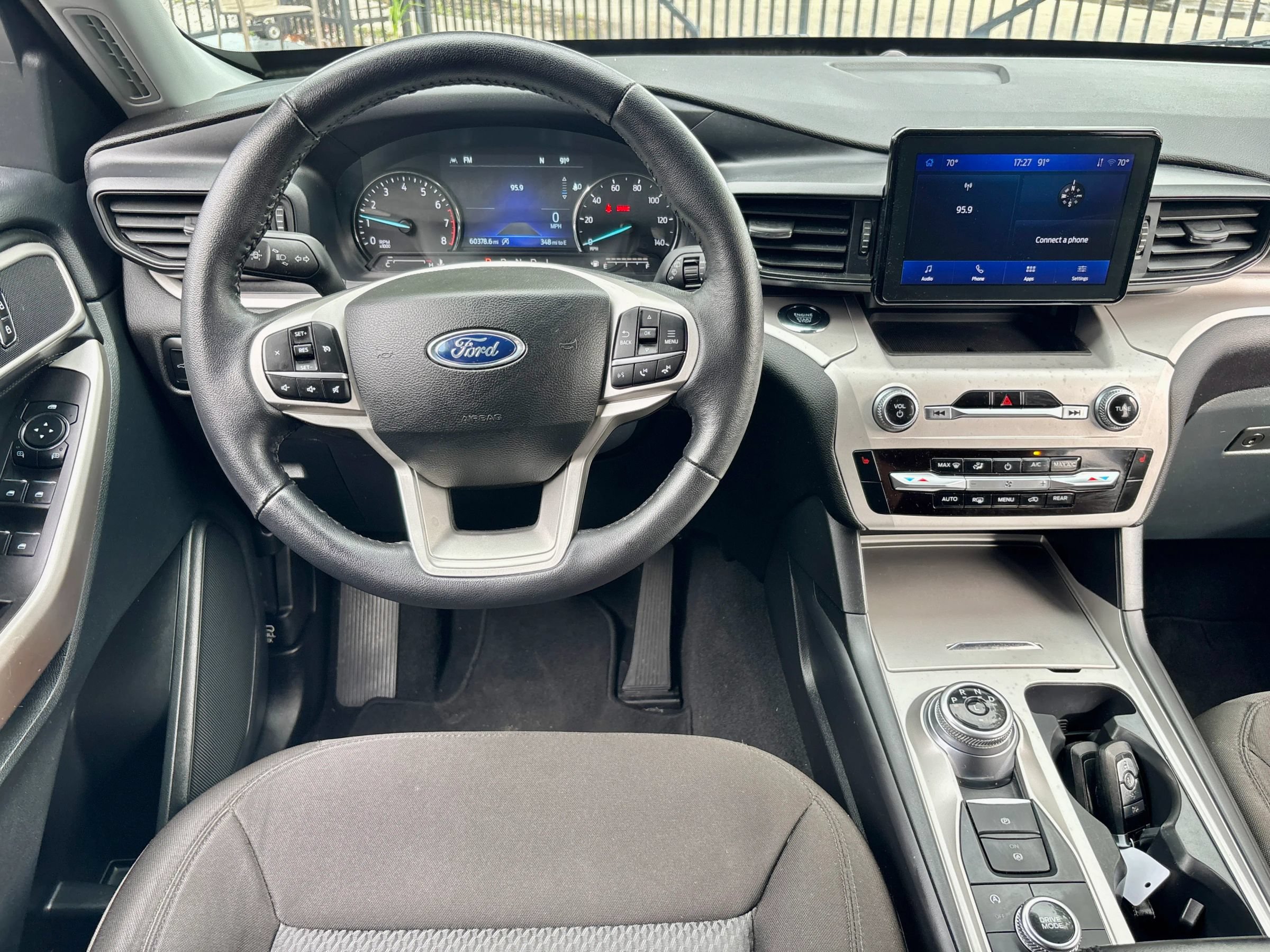 Used 2024 Ford Explorer XLT AWD/4WD image 13
