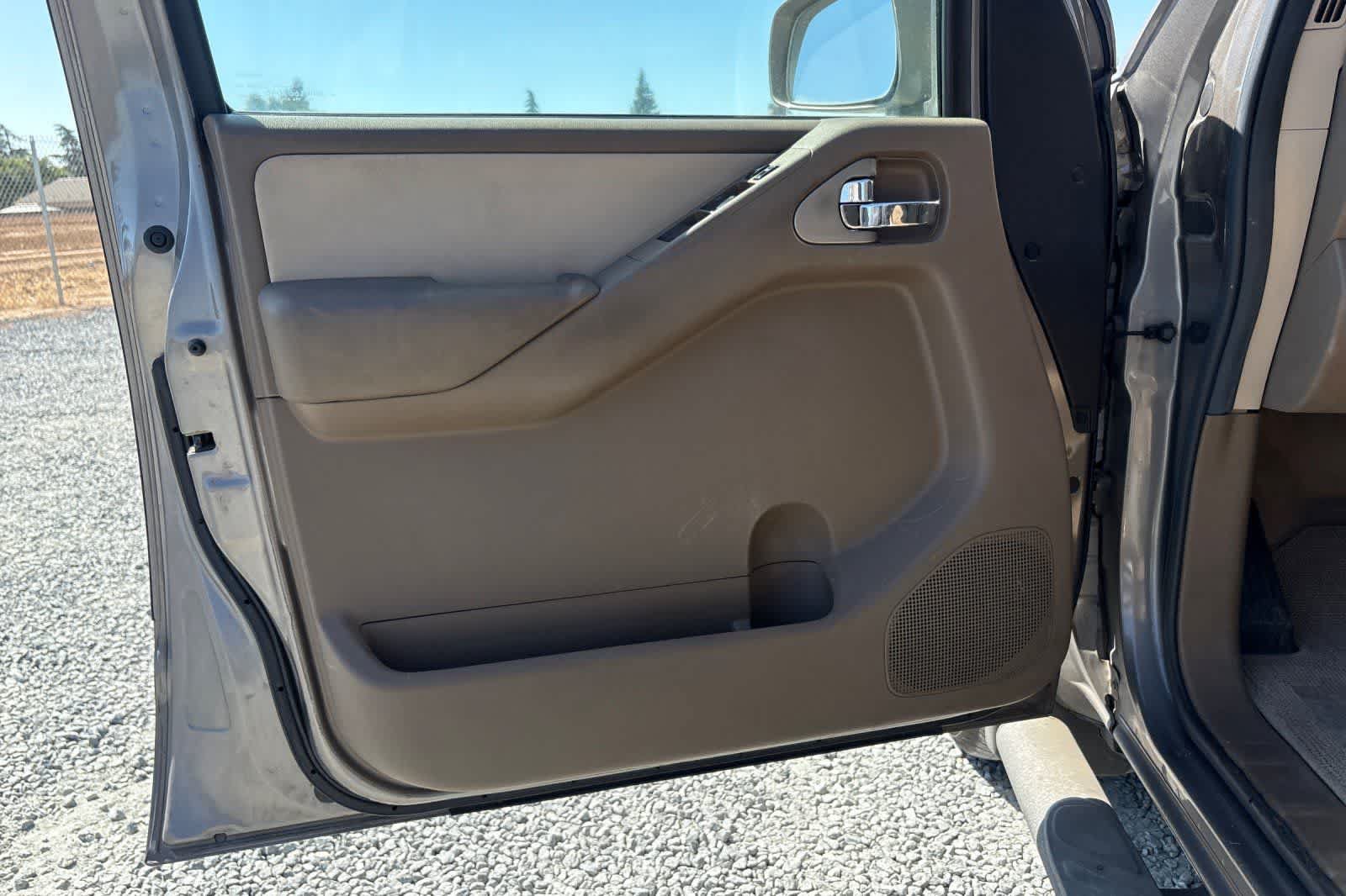 Used 2006 Nissan Frontier LE w/ (X01) Leather Pkg RWD image 15