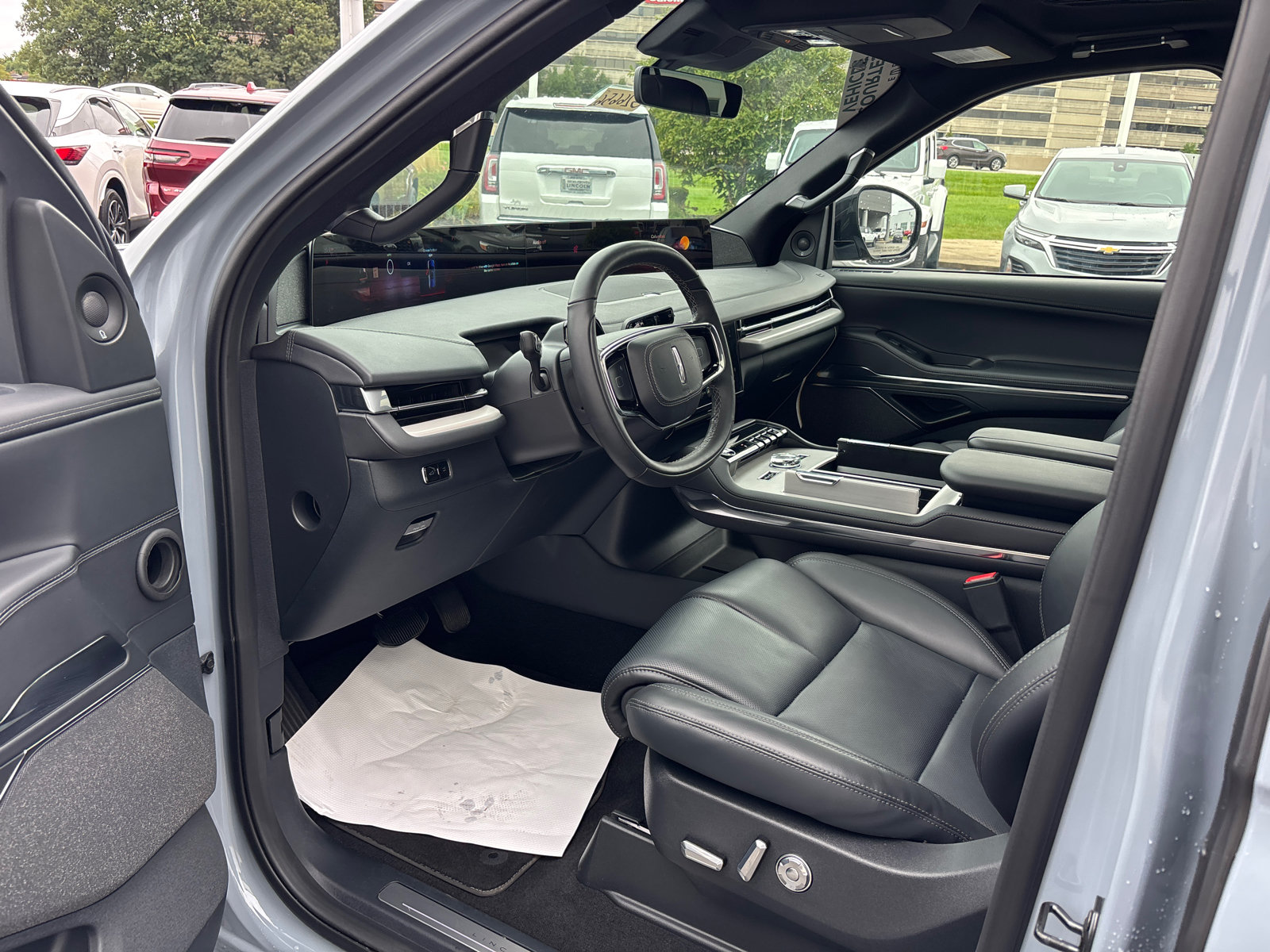 New 2026 Lincoln Navigator Reserve w/ Jet Appearance Package AWD/4WD image 23