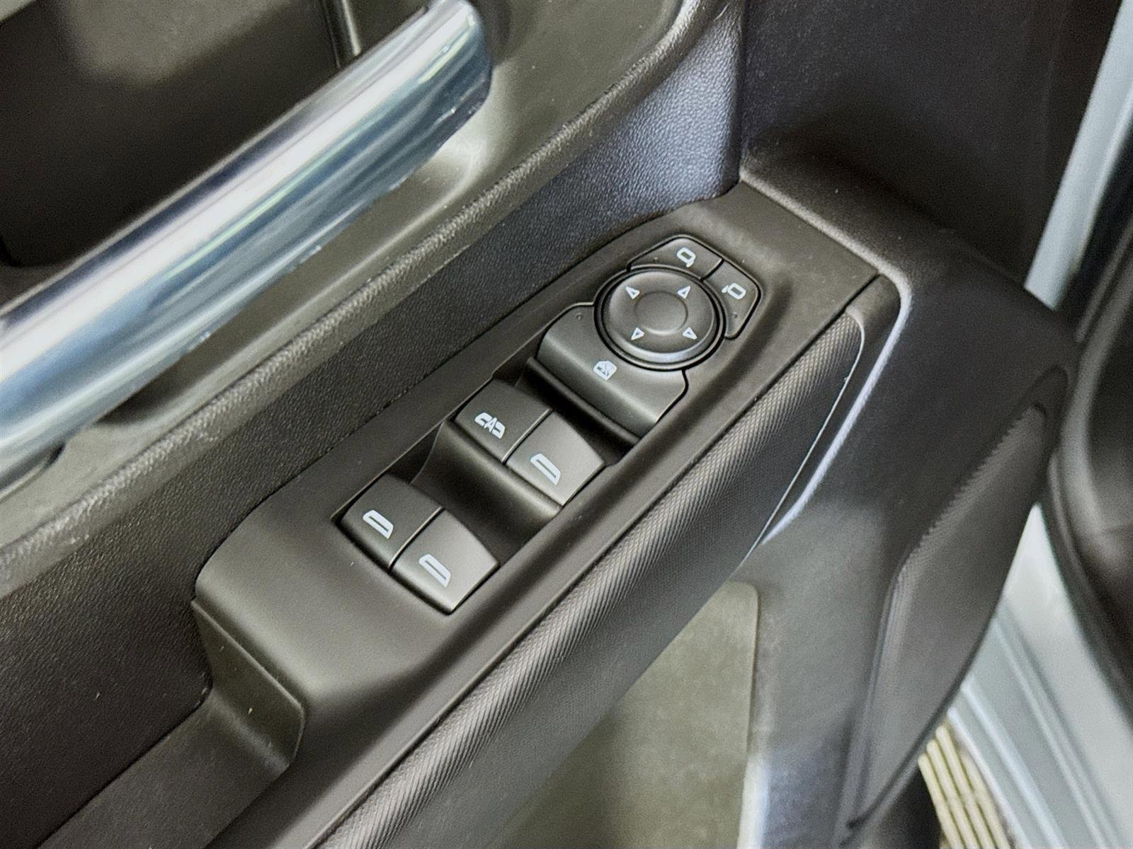 Used 2025 Chevrolet Silverado 1500 Custom w/ Turbomax Blackout Package image 19