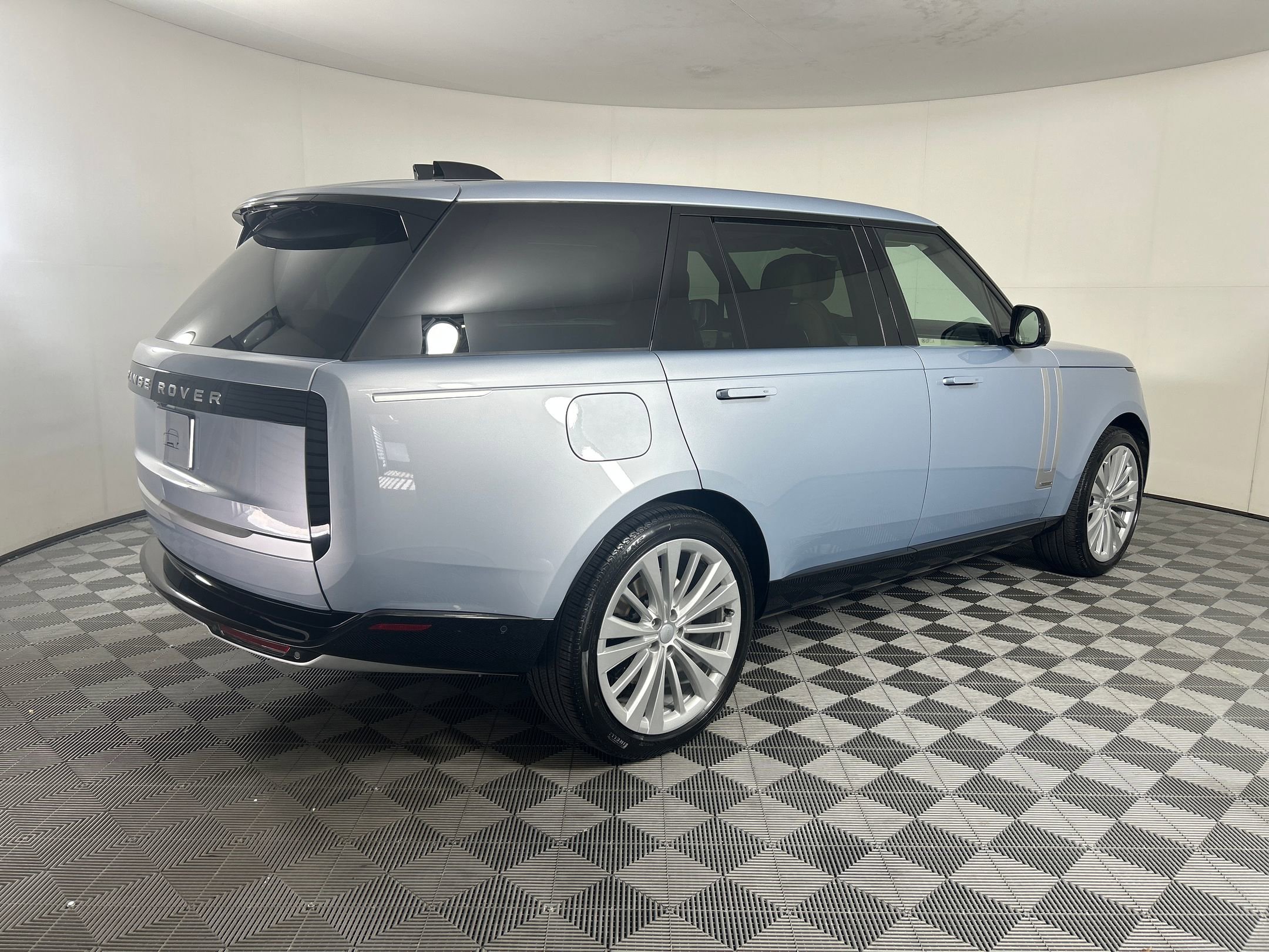 New 2025 Land Rover Range Rover Long Wheelbase Autobiography image 7