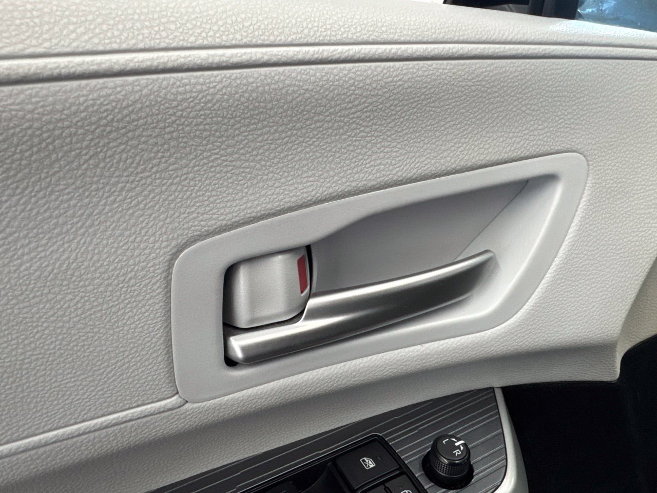 Certified 2026 Toyota Sienna XLE FWD image 38