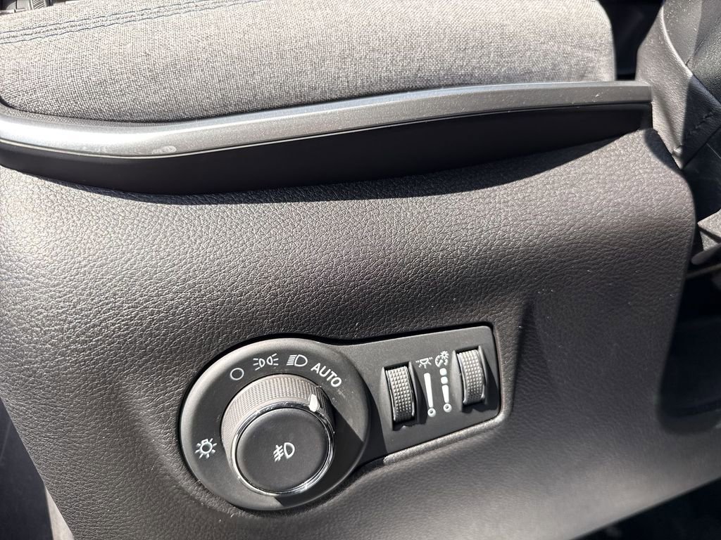 Used 2024 Jeep Compass Latitude AWD/4WD image 30
