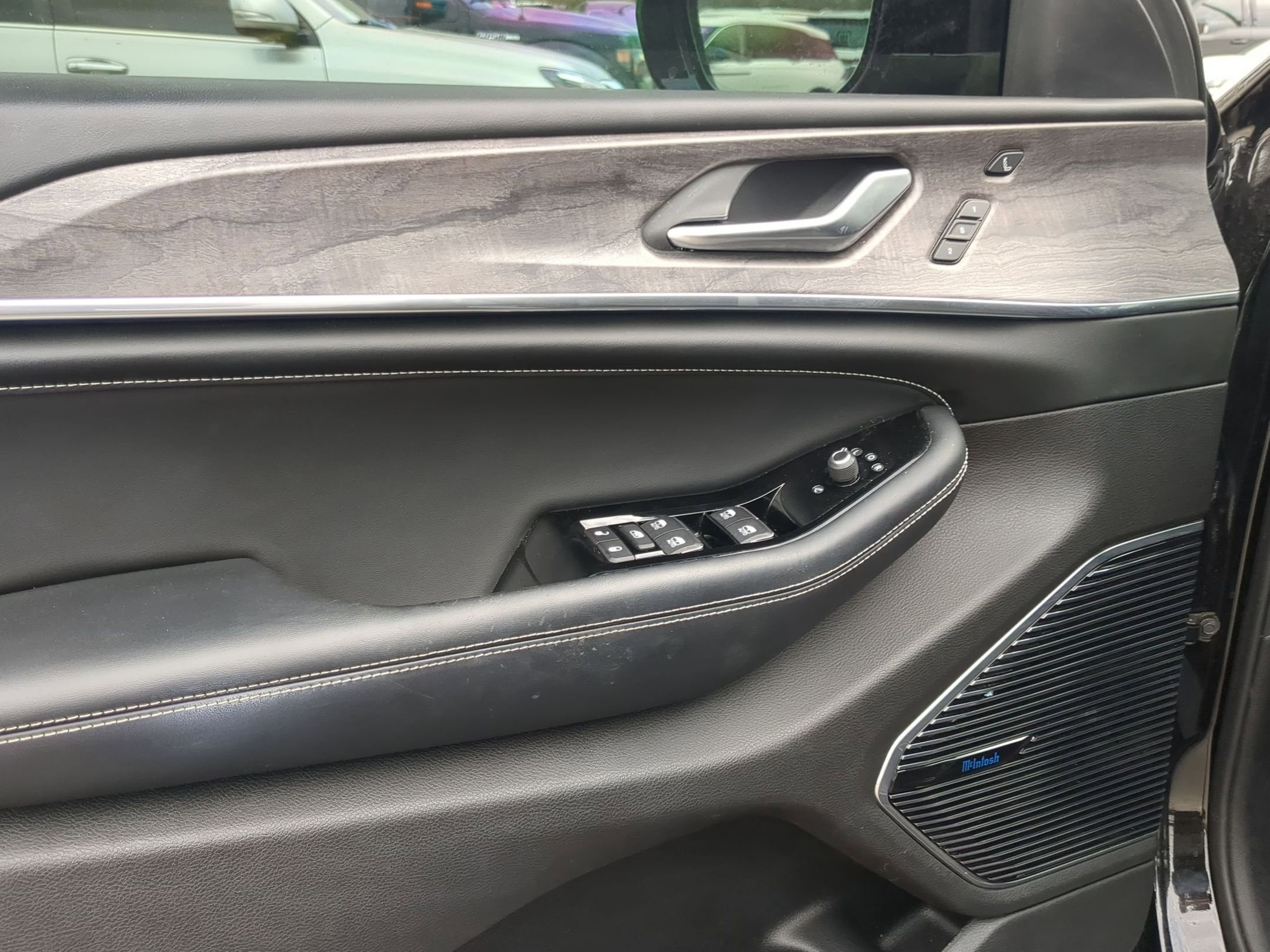 Used 2022 Jeep Grand Cherokee L Overland w/ Advanced Protech Group III image 12