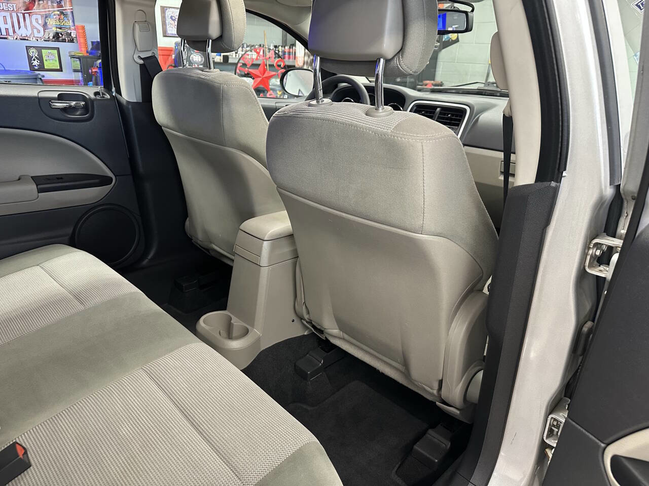 Used 2010 Dodge Caliber Mainstreet image 30