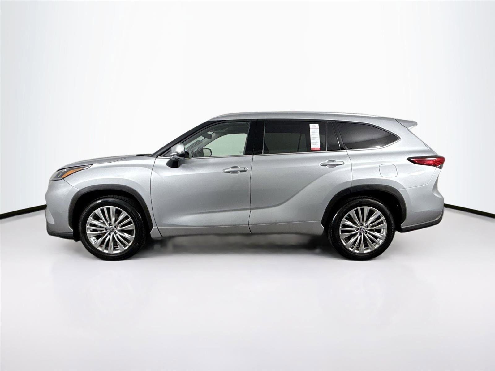 Used 2023 Toyota Highlander Platinum FWD image 14