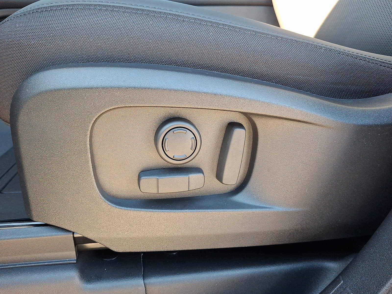 New 2026 Land Rover Defender 110 S image 4