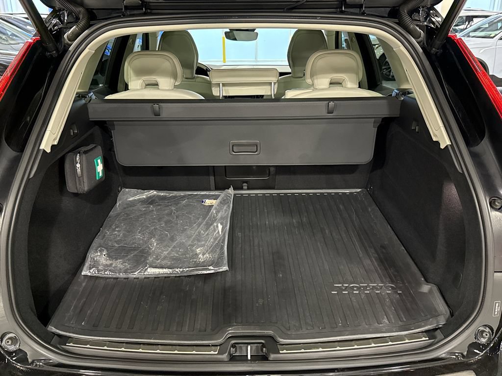 Certified 2024 Volvo XC60 B5 Plus w/ Protection Package Premier AWD/4WD image 25