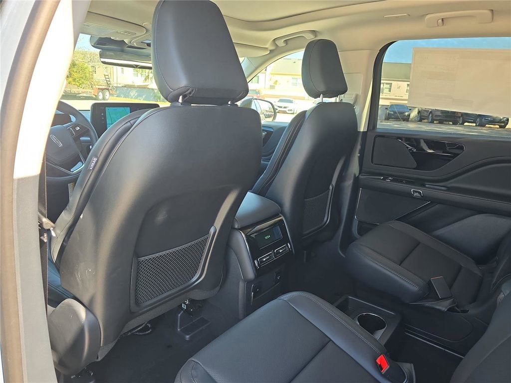 New 2026 Lincoln Aviator 2WD w/ Jet Appearance Package image 11