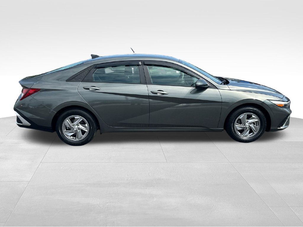 Used 2024 Hyundai Elantra SE FWD image 8