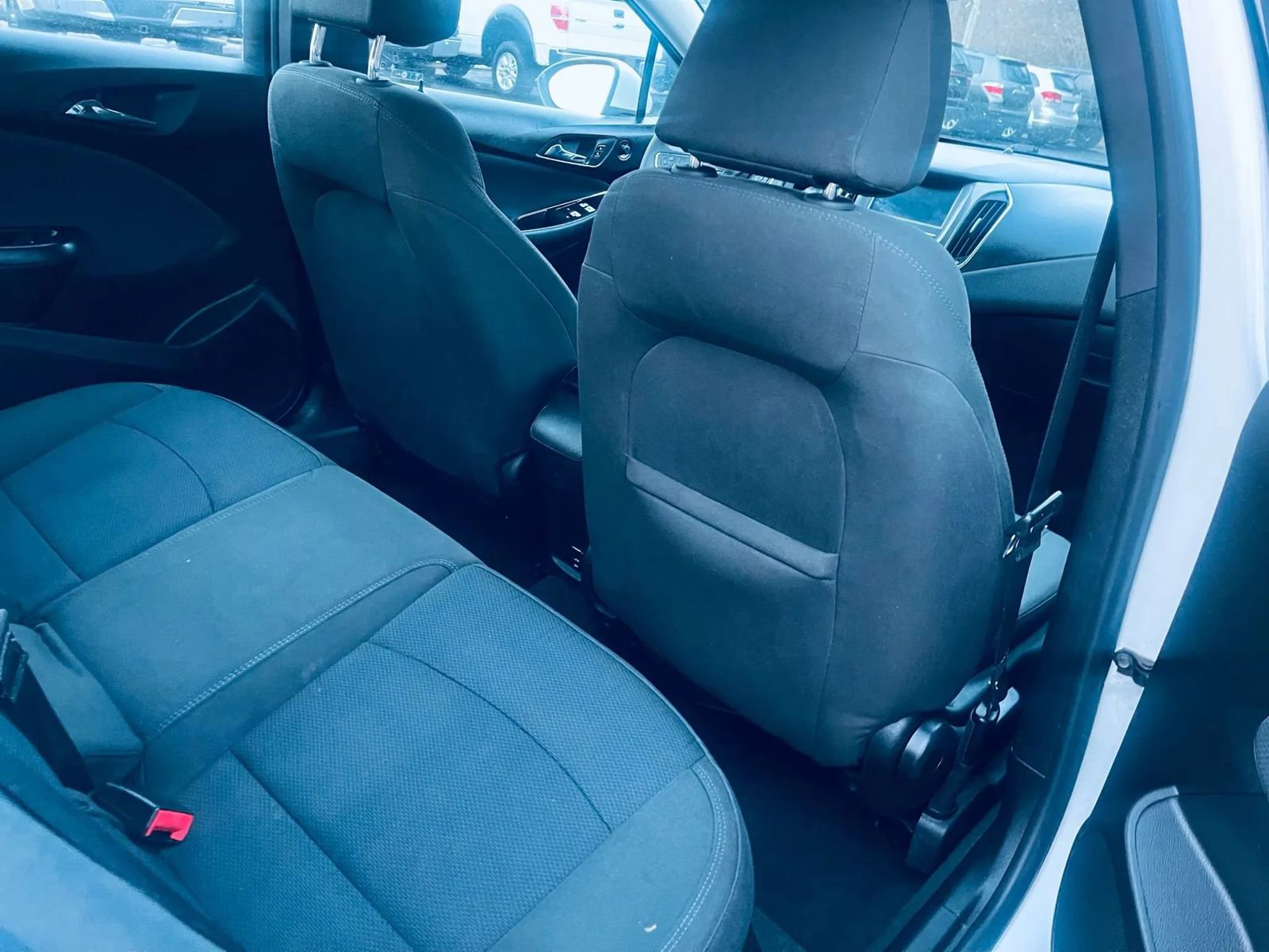 Used 2018 Chevrolet Cruze LT w/ Convenience Package image 28