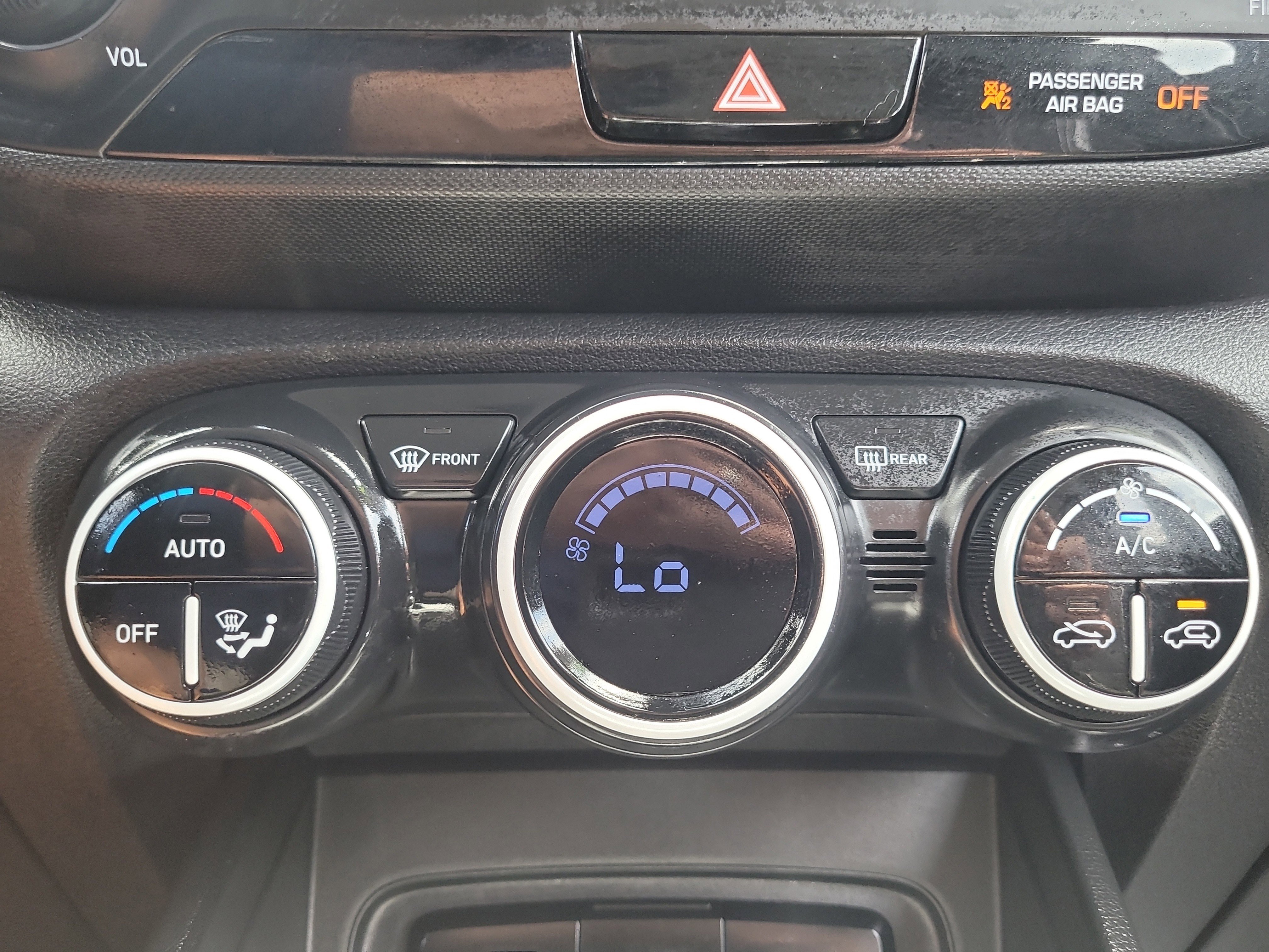 Used 2023 Hyundai Venue Limited FWD image 24