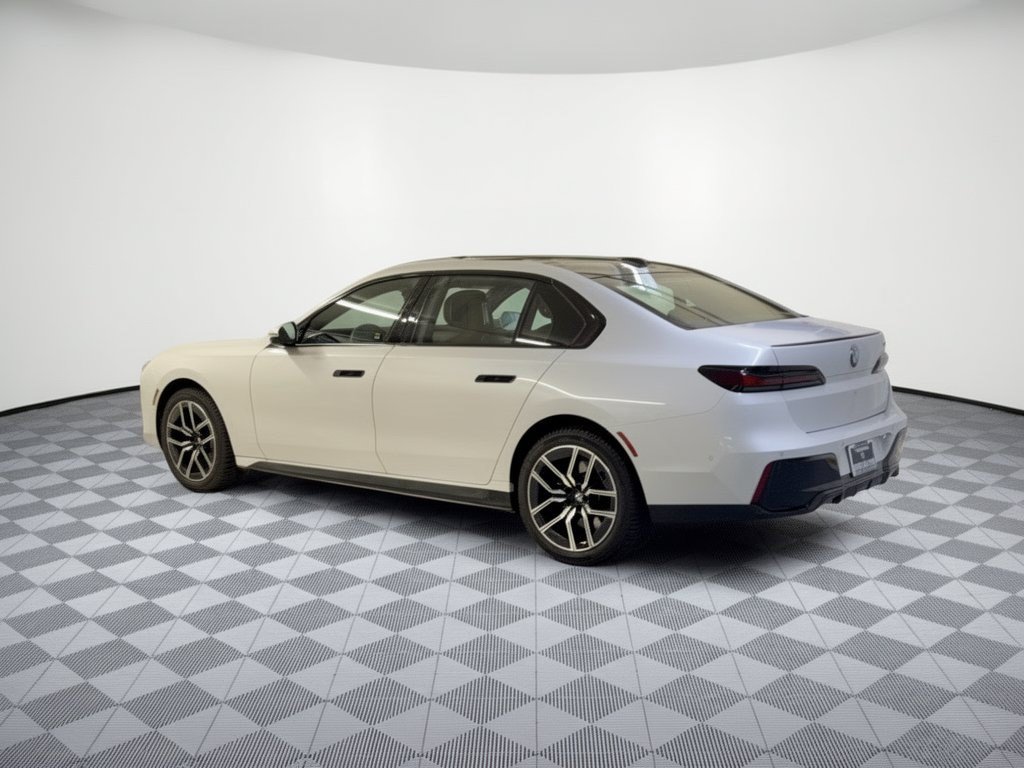 Used 2024 BMW 740i w/ Premium Package 2 RWD image 3