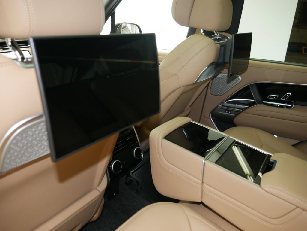 Used 2025 Land Rover Range Rover Autobiography AWD/4WD image 32