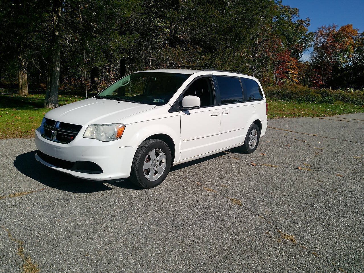 Used 2012 Dodge Grand Caravan SXT w/ Entertainment Group 1 FWD image 2