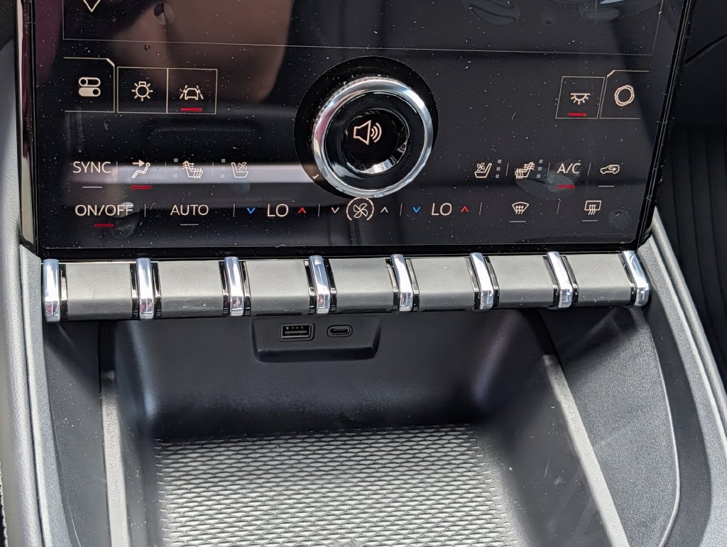 New 2027 GMC Terrain Elevation w/ Elevation Premium Package FWD image 17