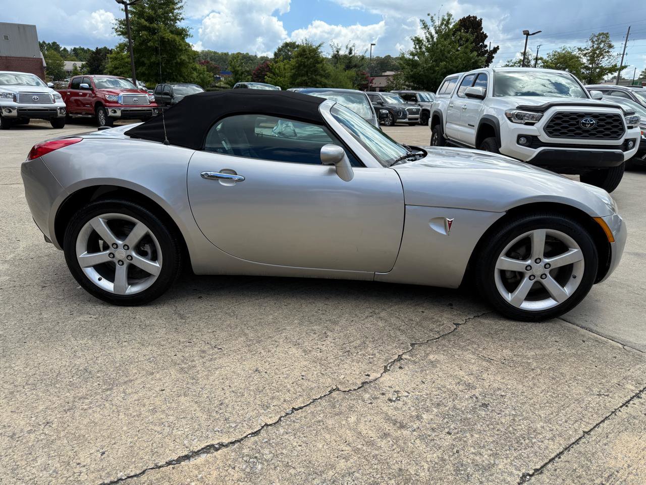 Used 2008 Pontiac Solstice Convertible image 6