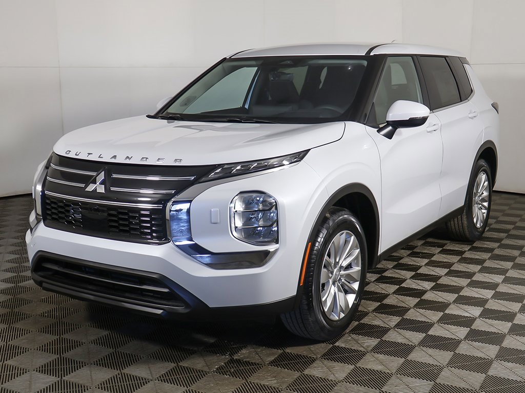 New 2026 Mitsubishi Outlander ES image 9