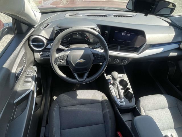 Used 2024 Chevrolet Trax LS w/ LS Convenience Package FWD image 14