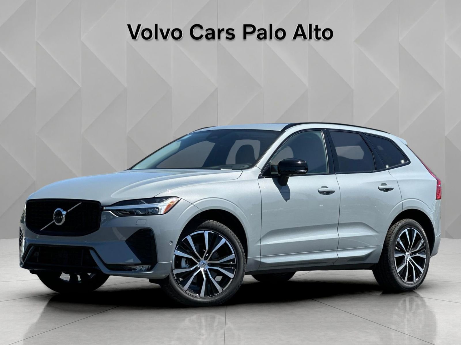 Certified 2025 Volvo XC60 B5 Plus AWD/4WD image 2