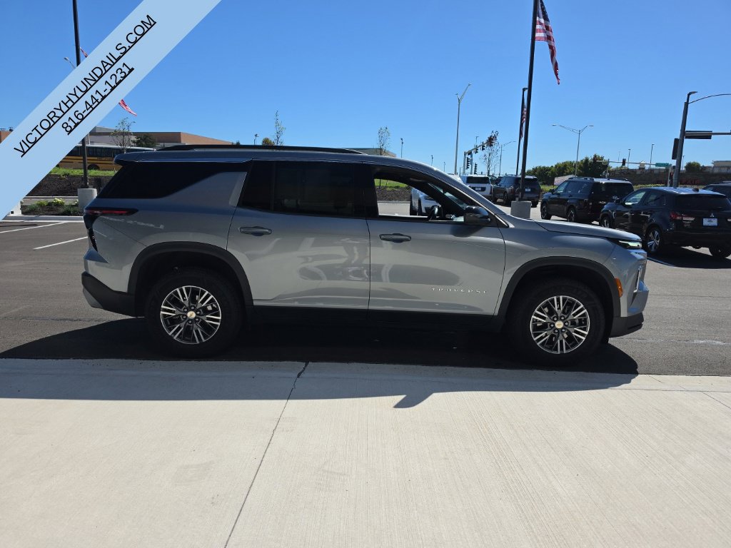 Used 2025 Chevrolet Traverse LT AWD/4WD image 7