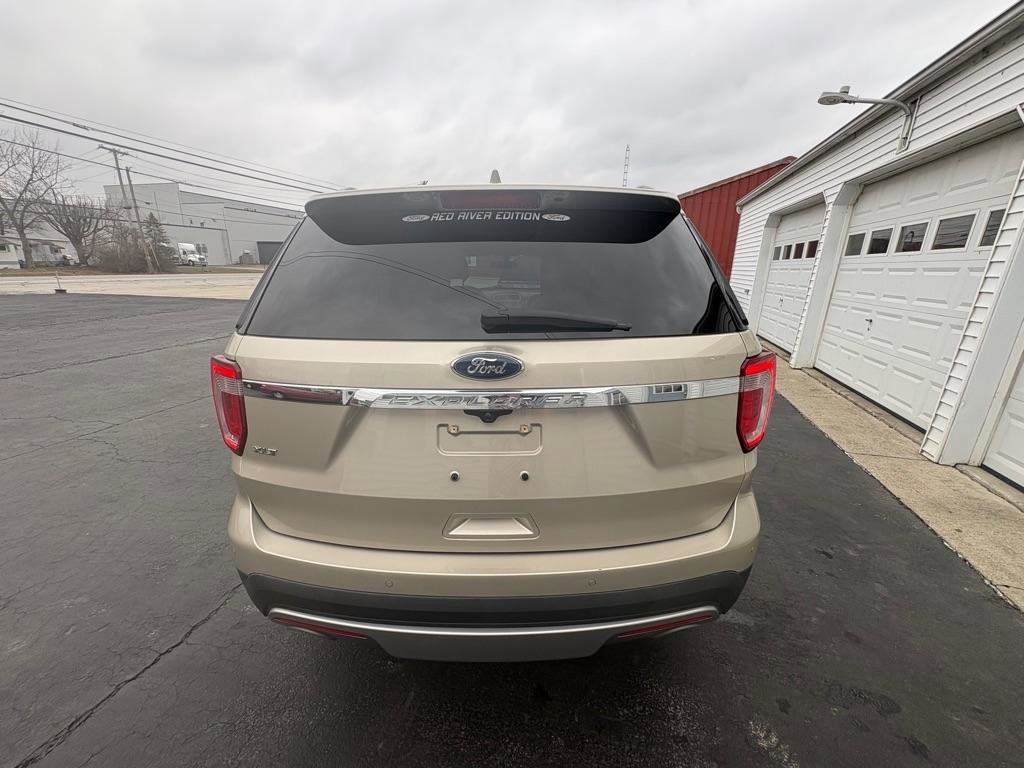 Used 2017 Ford Explorer XLT w/ Equipment Group 202A image 8