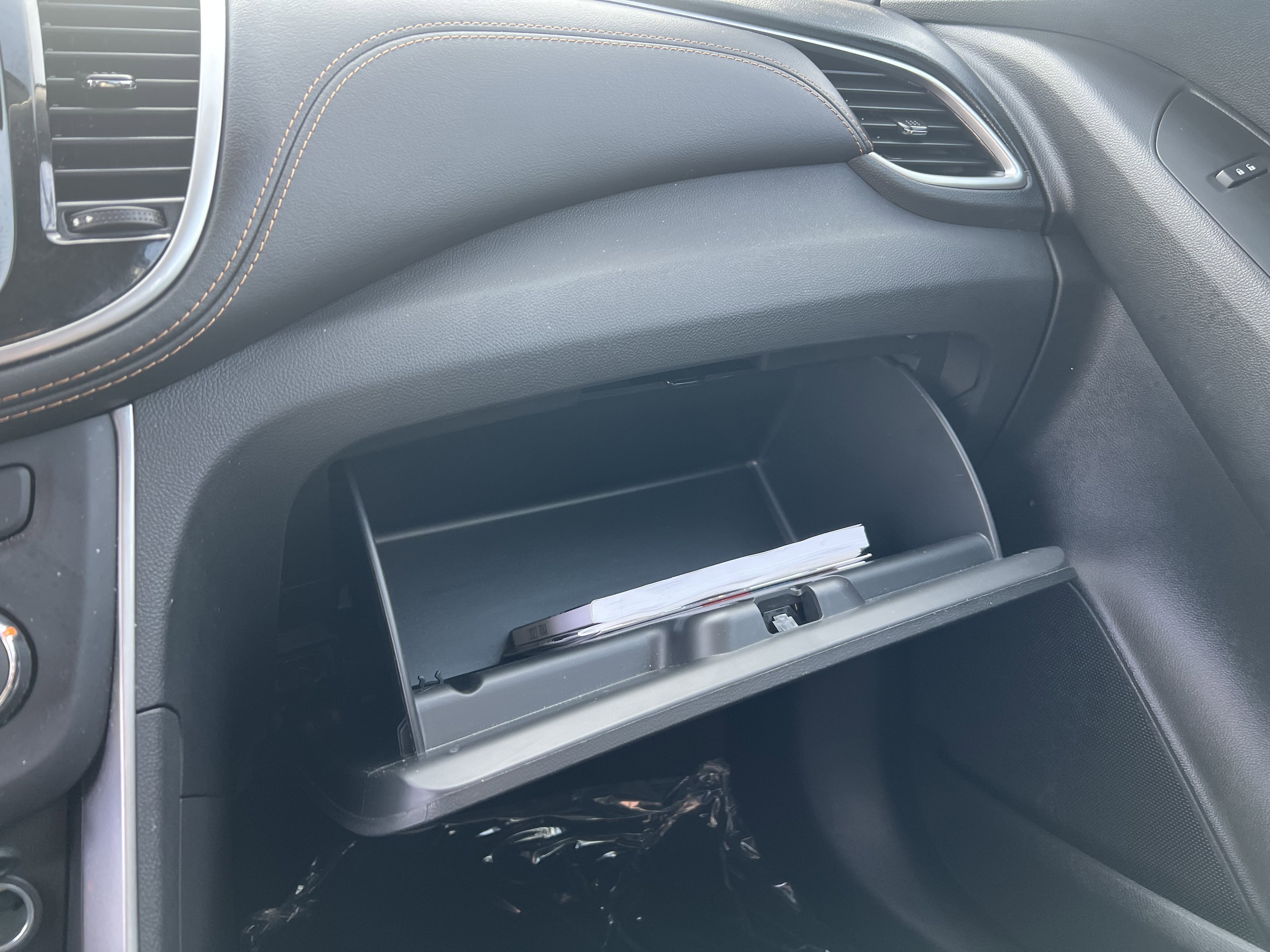 Certified 2022 Chevrolet Trax LT w/ LT Convenience Package image 27