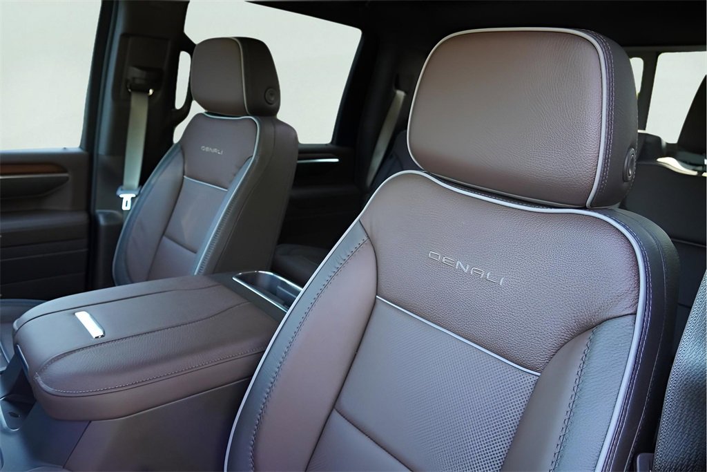 New 2026 GMC Sierra 2500 Denali w/ Denali Reserve Package image 9