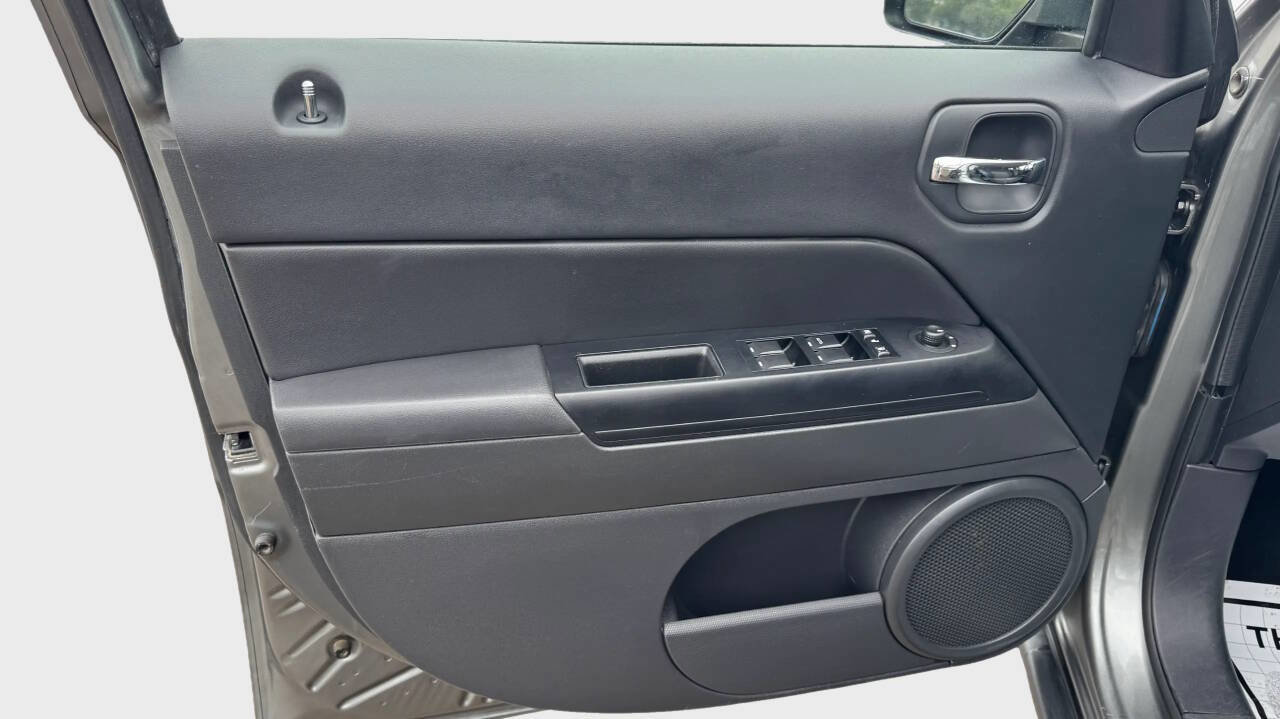 Used 2012 Jeep Patriot Latitude w/ Sun/Sound Group image 10