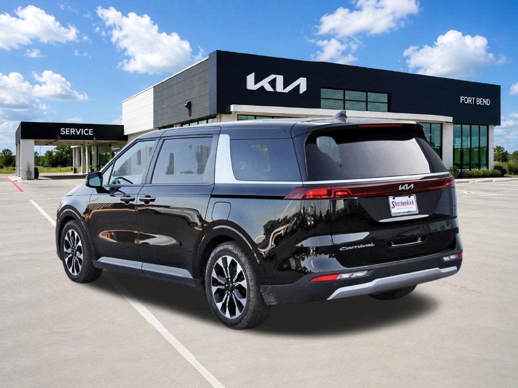 Used 2022 Kia Carnival EX FWD image 7