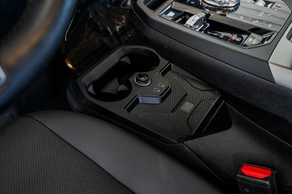 Used 2025 BMW iX xDrive50 w/ Premium Package image 17