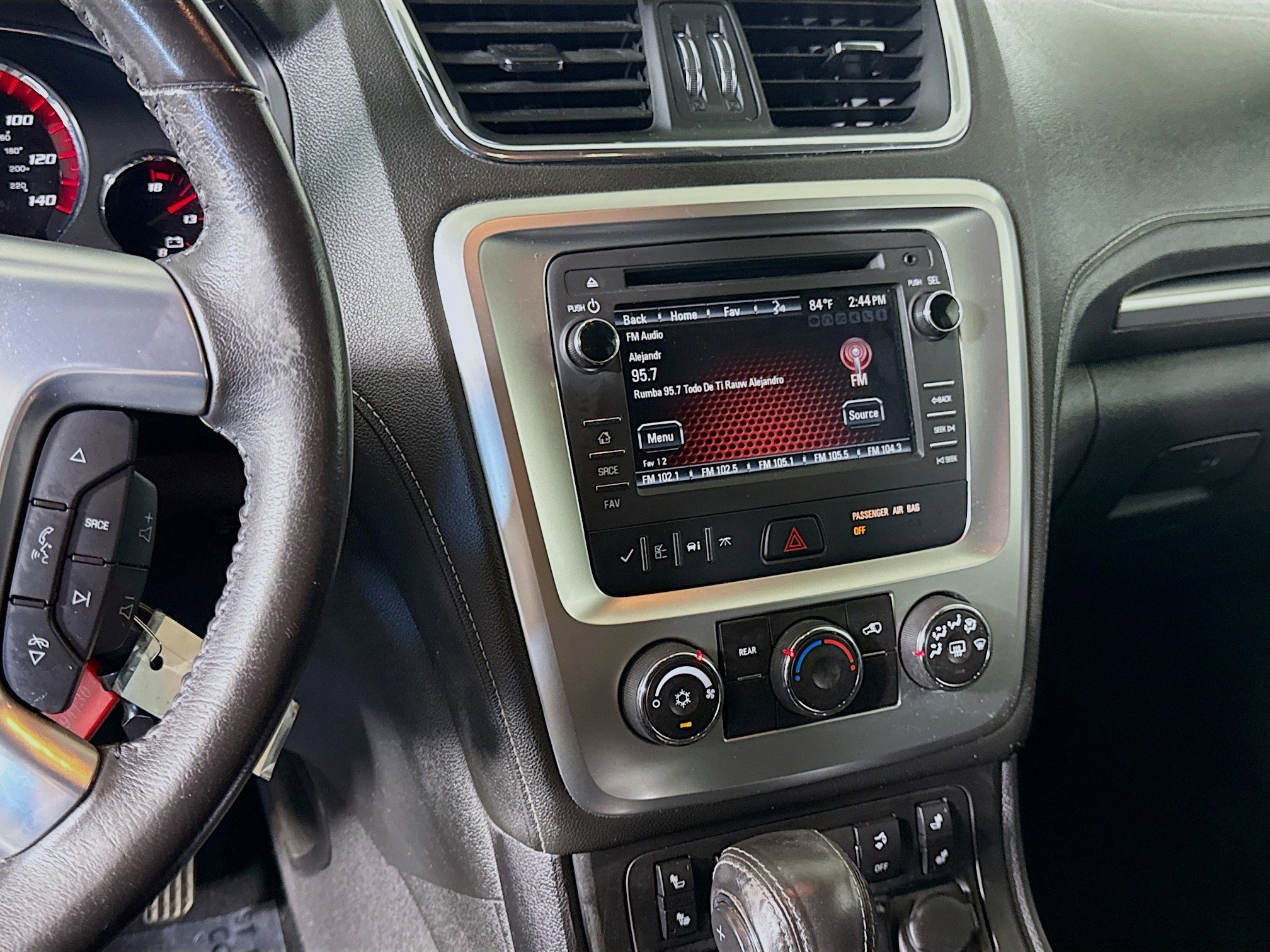 Used 2016 GMC Acadia SLE image 18