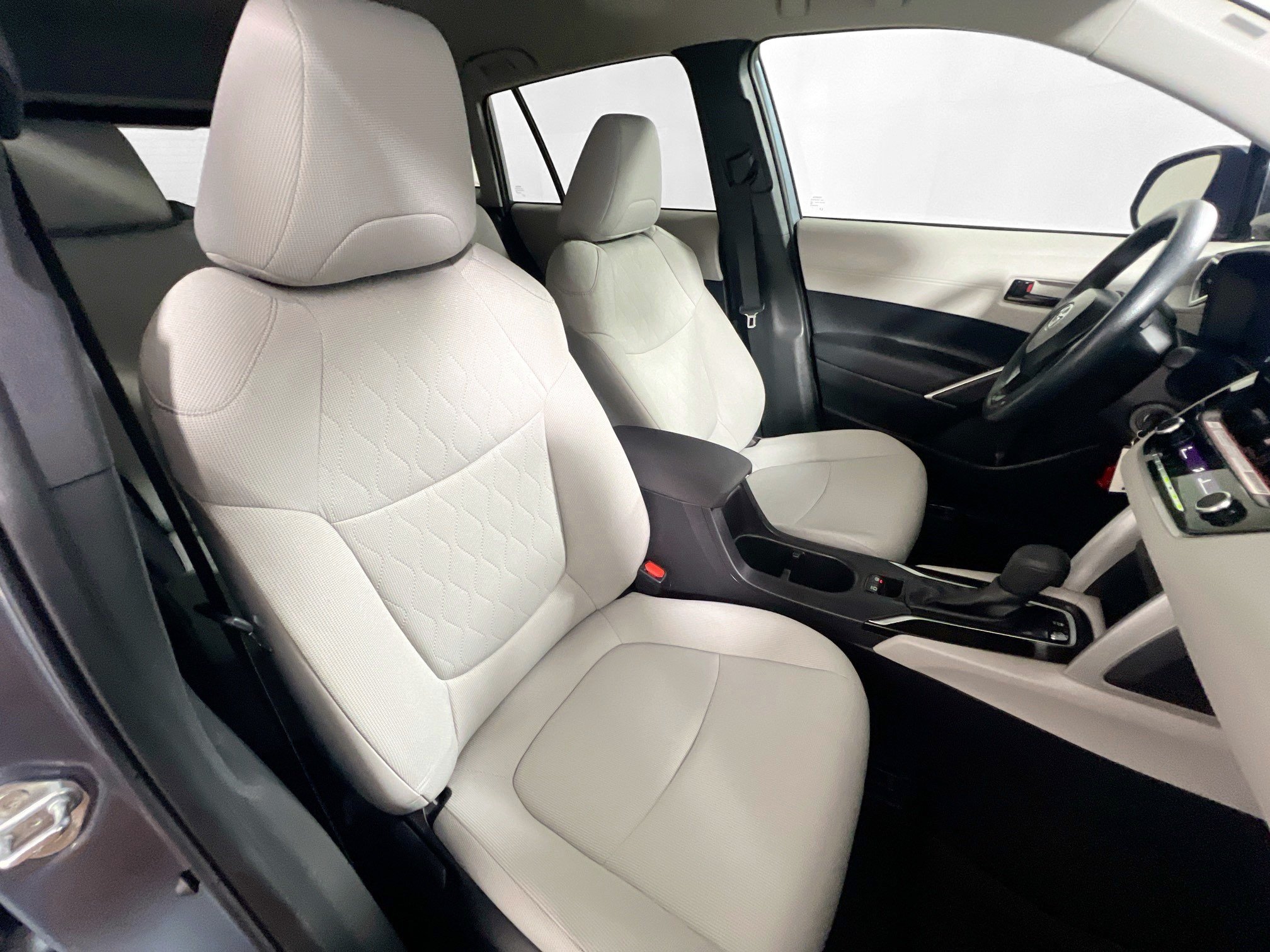 Used 2025 Toyota Corolla Cross L FWD image 29
