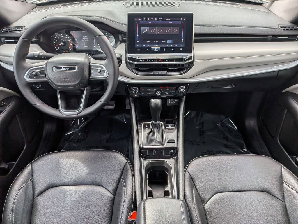 Used 2025 Jeep Compass Limited image 21