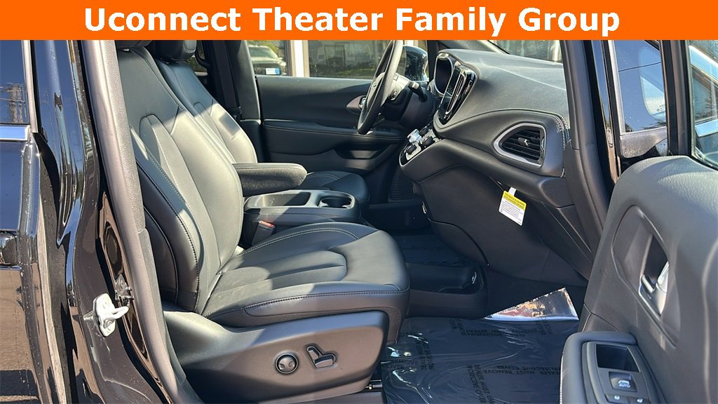 New 2026 Chrysler Pacifica Select image 31